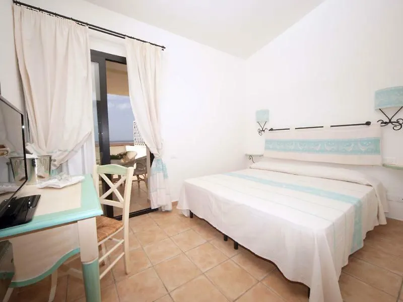 La Plage Noire Resort Marina di Sorso 4*,