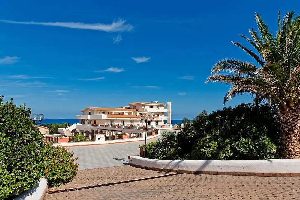 La Plage Noire Resort Marina di Sorso 4*,